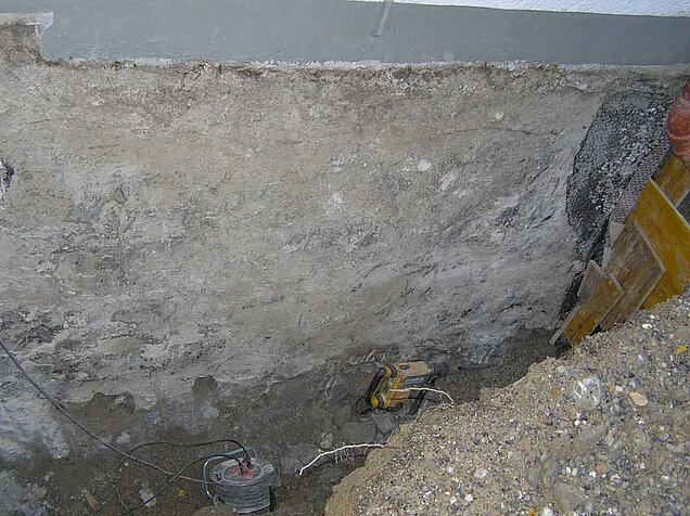 Reparaturen an der Wand
